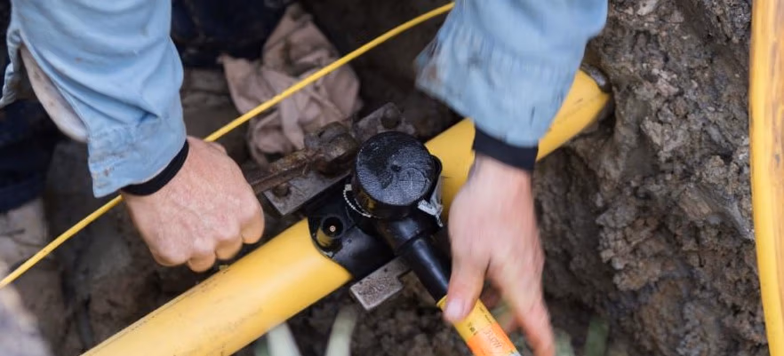 Tapping into a gas street main to supply a large house of town block
